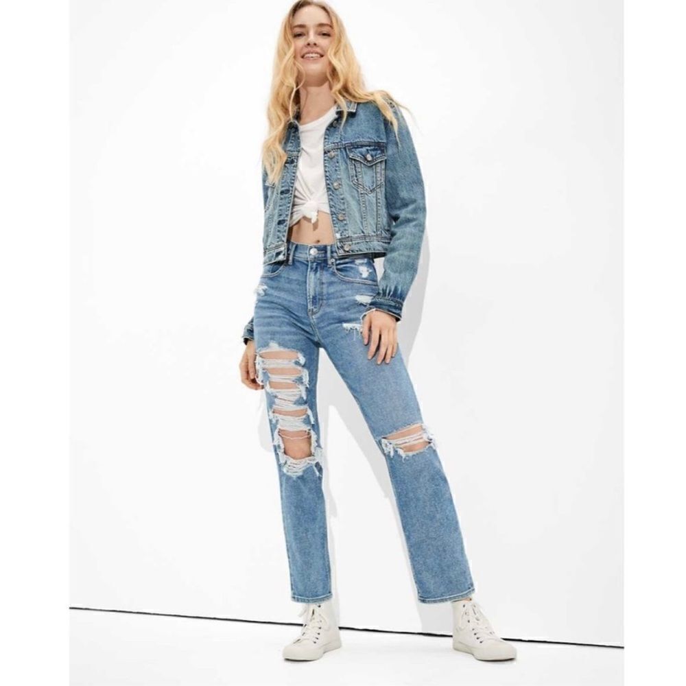 DISTRESSED CONDITION SIZE 8 AMERICAN EAGLE 90S BOYFRIEND HI-RISE BUTTONFLY JEANS